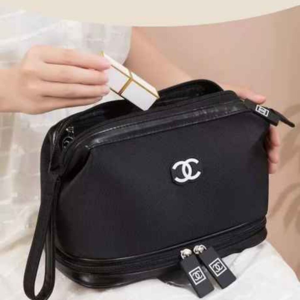 LOW- START CHANEL WRISLET/ TRAVEL POUCH WITH  DUST BAG. NEW !